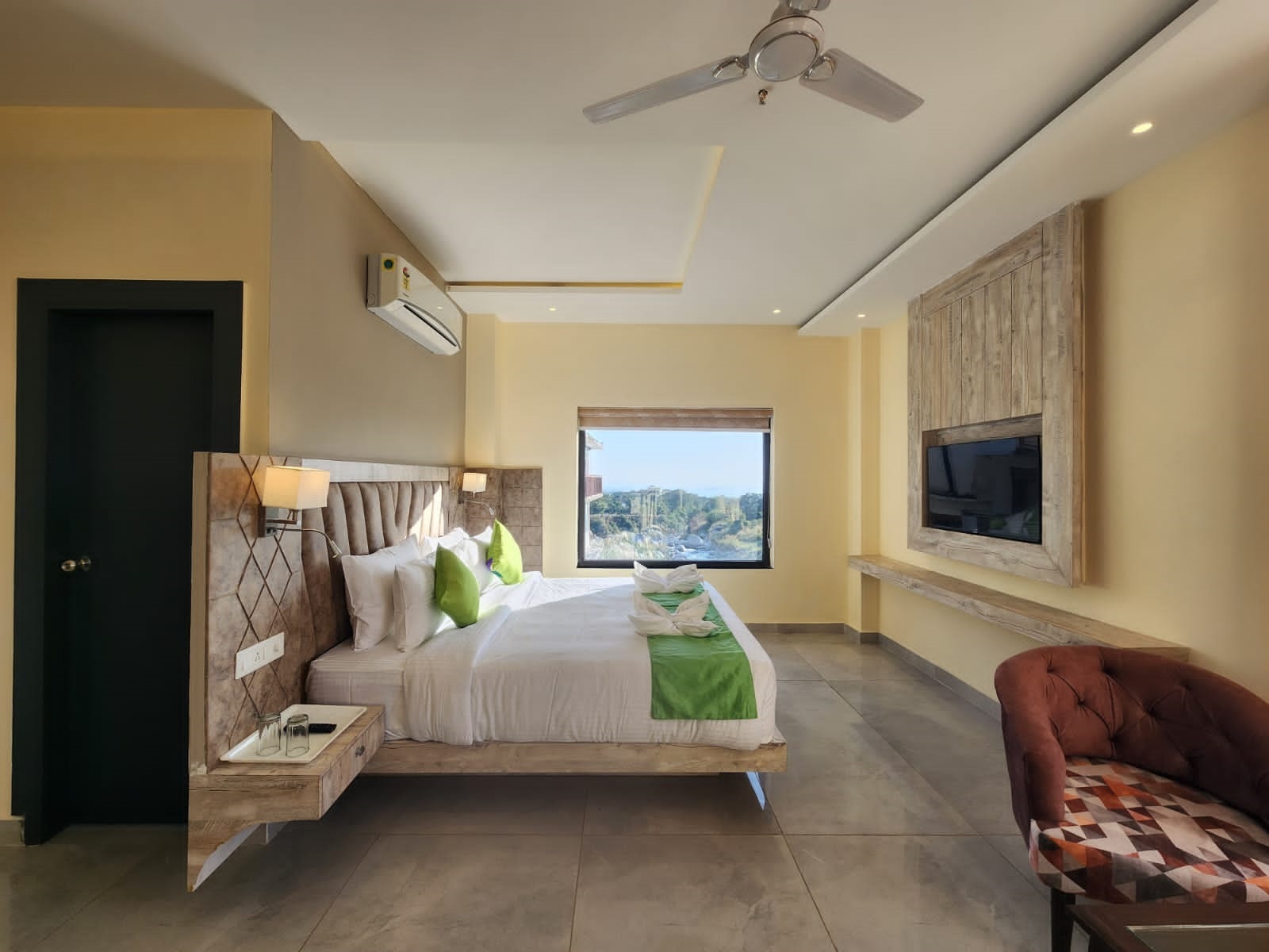 Executive King Riverside